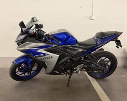 Motorrad Yamaha YZF-R3A blau mit Akrapovič Auspuff 34935km