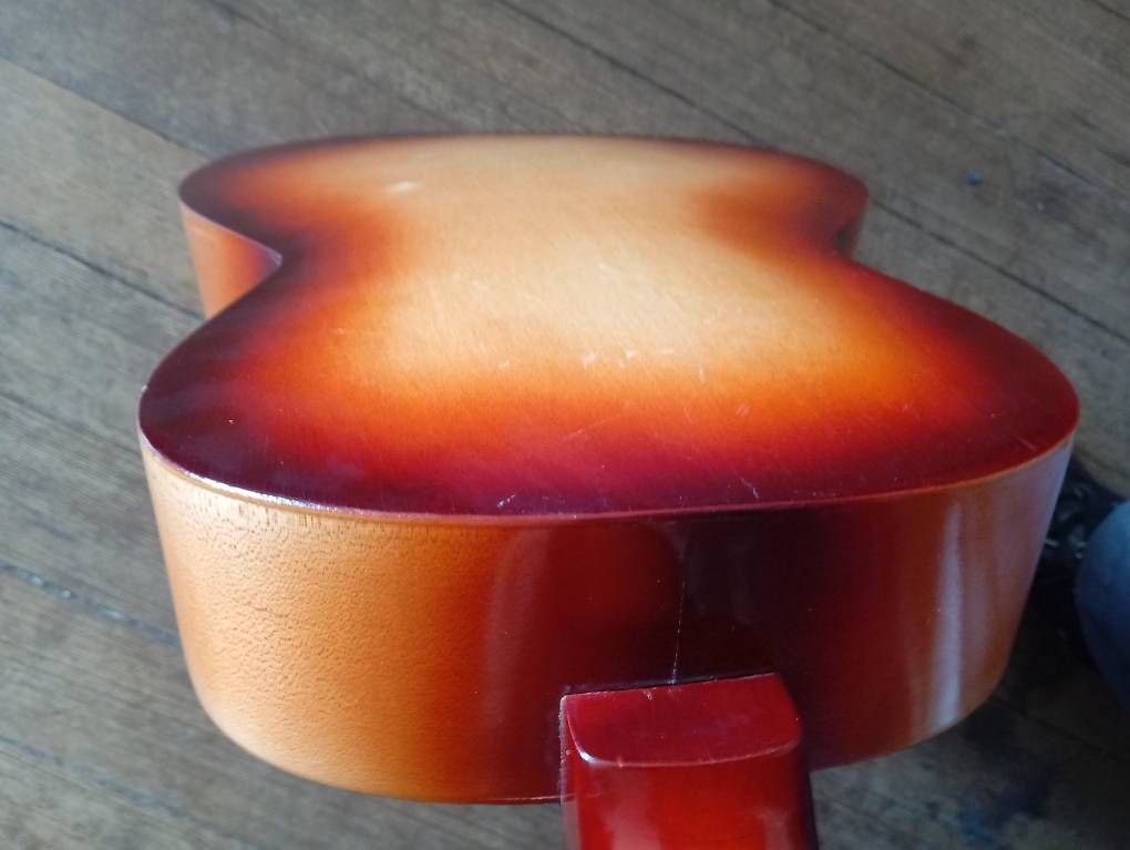 Strumenti musicali: Linkshänder gitarre – Usato da Basel venduto da Petergunn 3