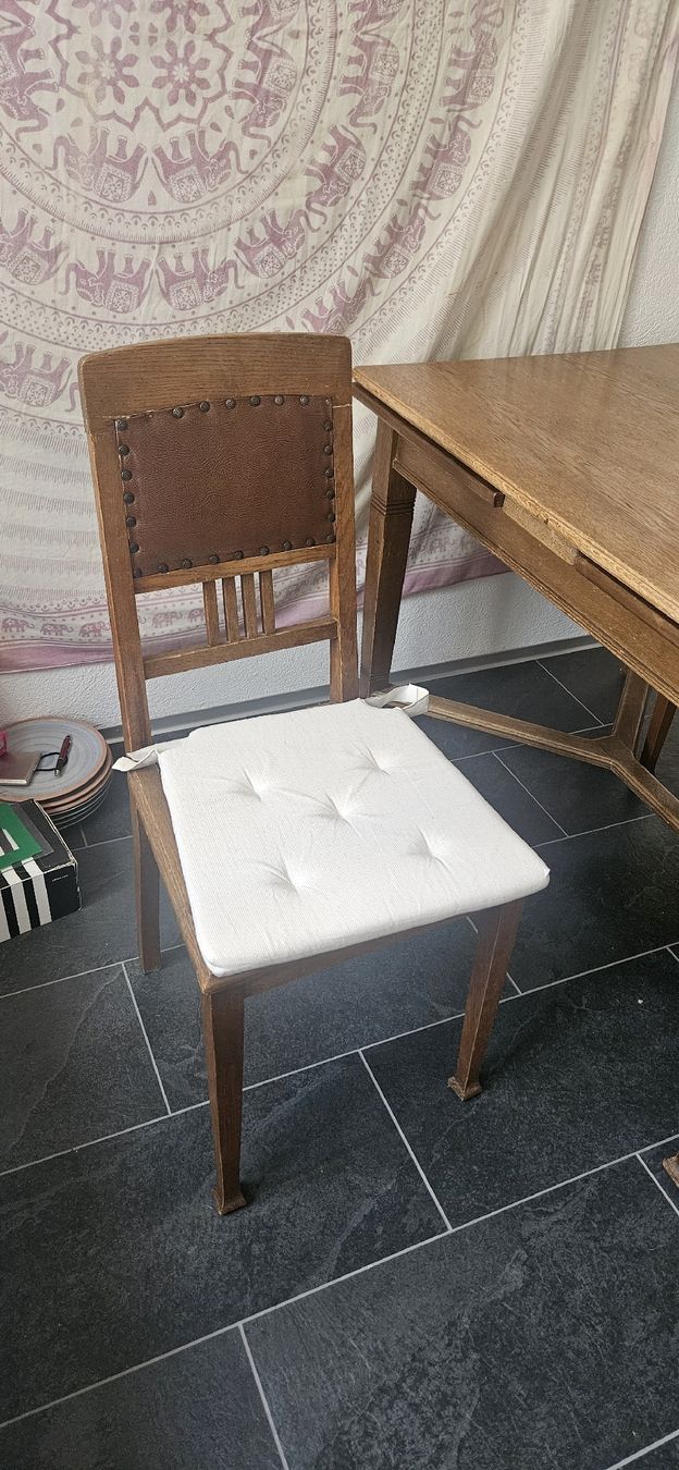 Tische: Holtisch mit 4 Stühlen – Gebraucht aus Bern von Sailey 1