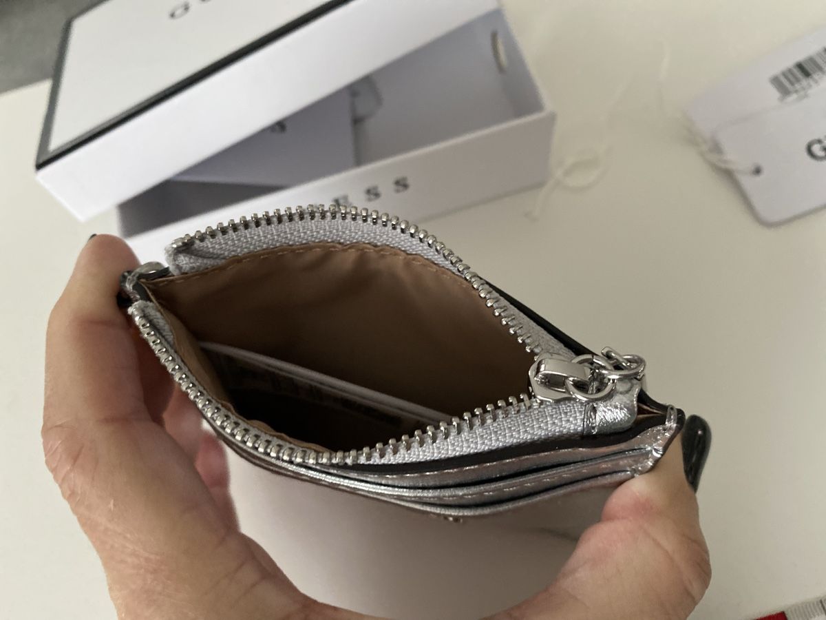 Guess Altro in  Abbigliamento & Accessori: Guess Zip Coin Pouch Münz und Kartenhalter – Nuovo e nell'imballaggio originale da Pregassona venduto da anaia01 4