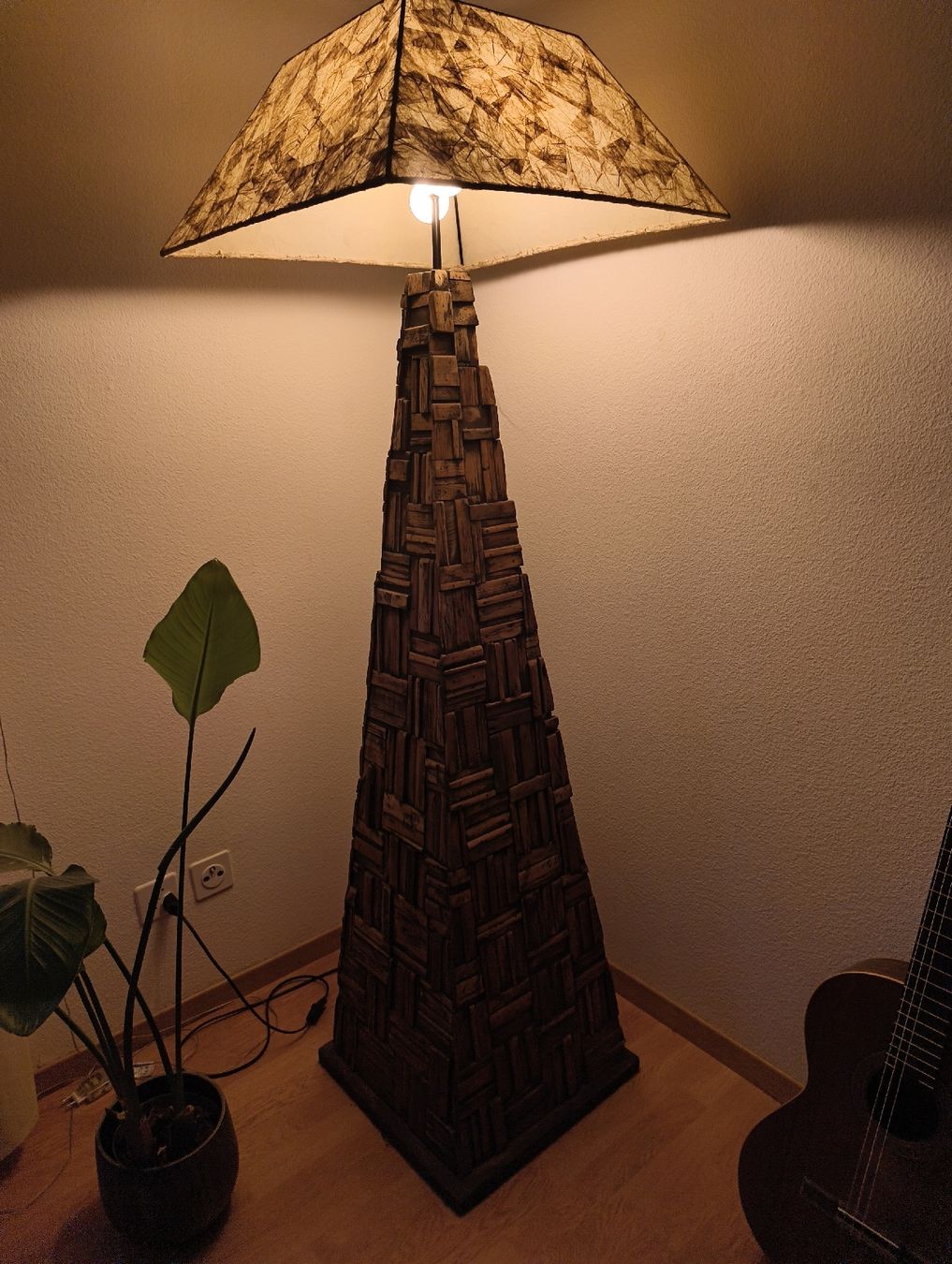Lampes: Holz Stehlampe, sehr einzigartig. – D'occasion à Dornach par luk_q85c