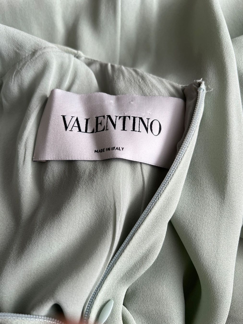 Valentino Vestiti: Wunderschönes VALENTINO Seiden-Cape-Kleid – Usato da Schaan venduto da Poltera 3