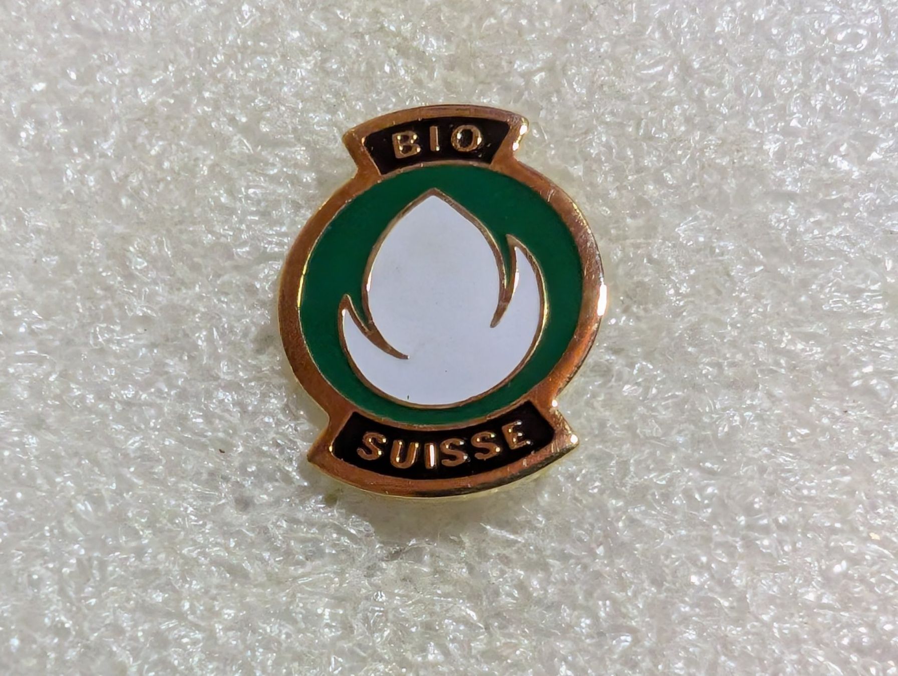 Placchette & Badge: Ansteckpin 196: Bio Suisse – Usato da Oppligen venduto da Pin-Fall-Shop