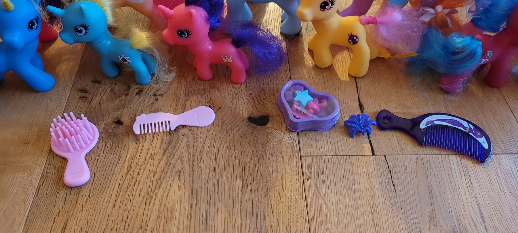 Giocattoli: My Little Pony Sammlung, mit Accessoires – Usato da Hellbühl venduto da the-brain 1