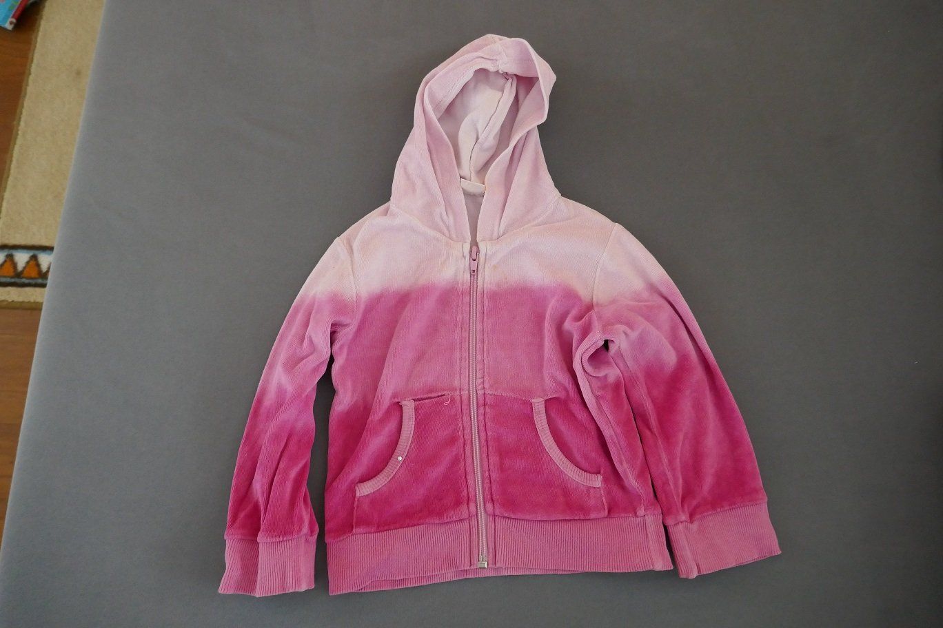 Lotti & Set di vestiti: Praktischer schmucker Trainer, Gr. 98 – Usato da Horgen venduto da Feli39 1