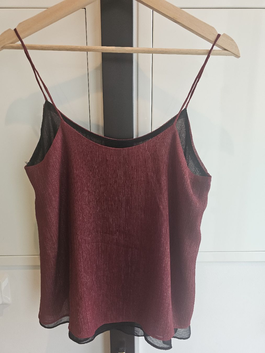 Blusen, T-Shirts & Tops: Burgundy Cami Top, Size M – Gebraucht aus Ostermundigen von gar_lv2x 2