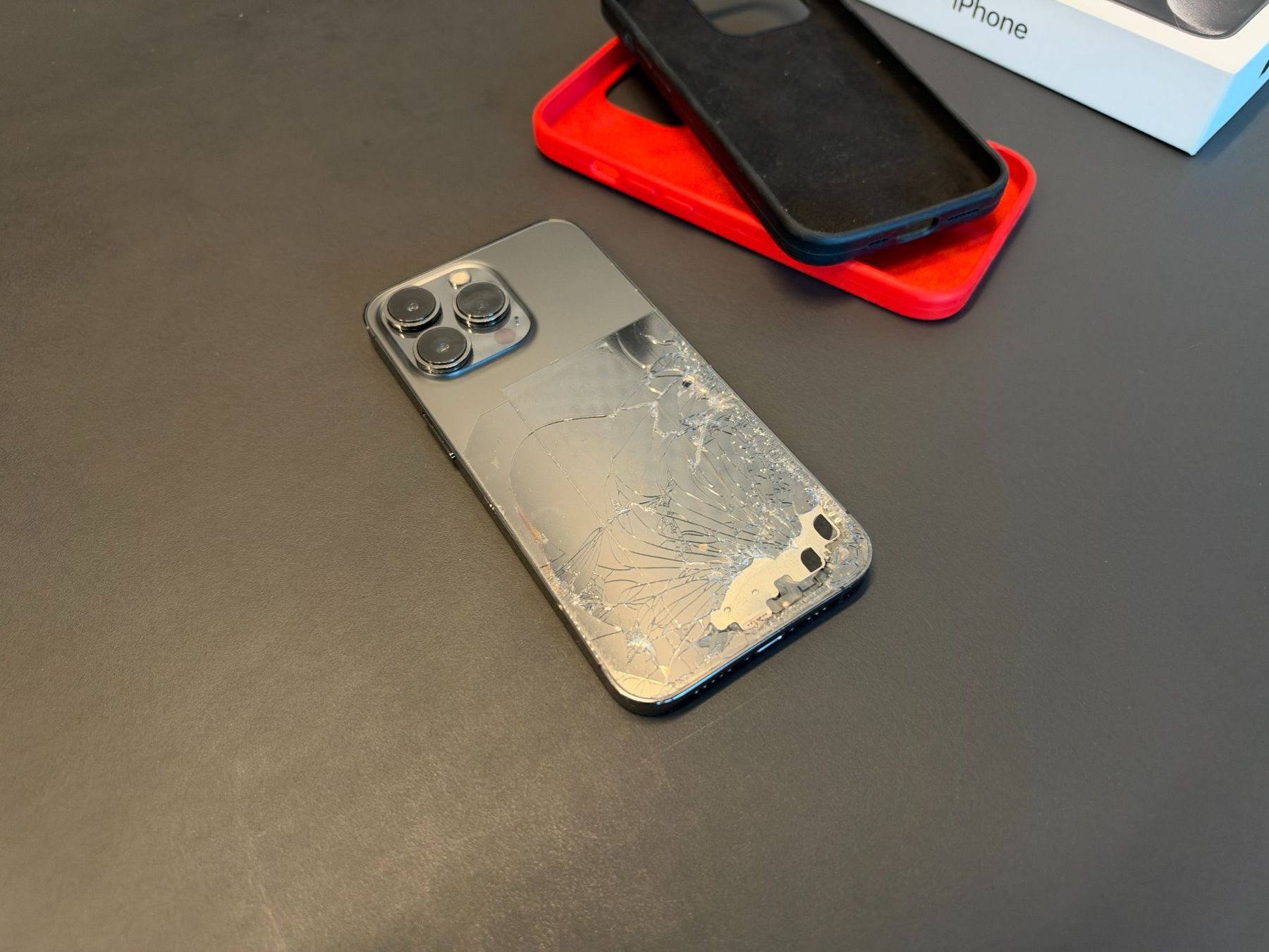 Apple Handys / Smartphones: iPhone 13 Pro, Graphite, 256 GB, mit 2 Covers – Gebraucht aus Zürich von luarasi 1