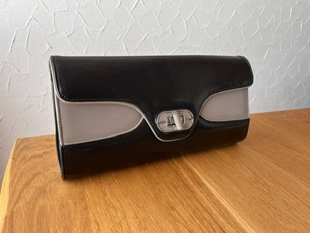 Elegante Clutch / Damenhandtasche aus echtem Leder