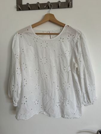 H&M Haut brodée blanc et noir  taille M bon état