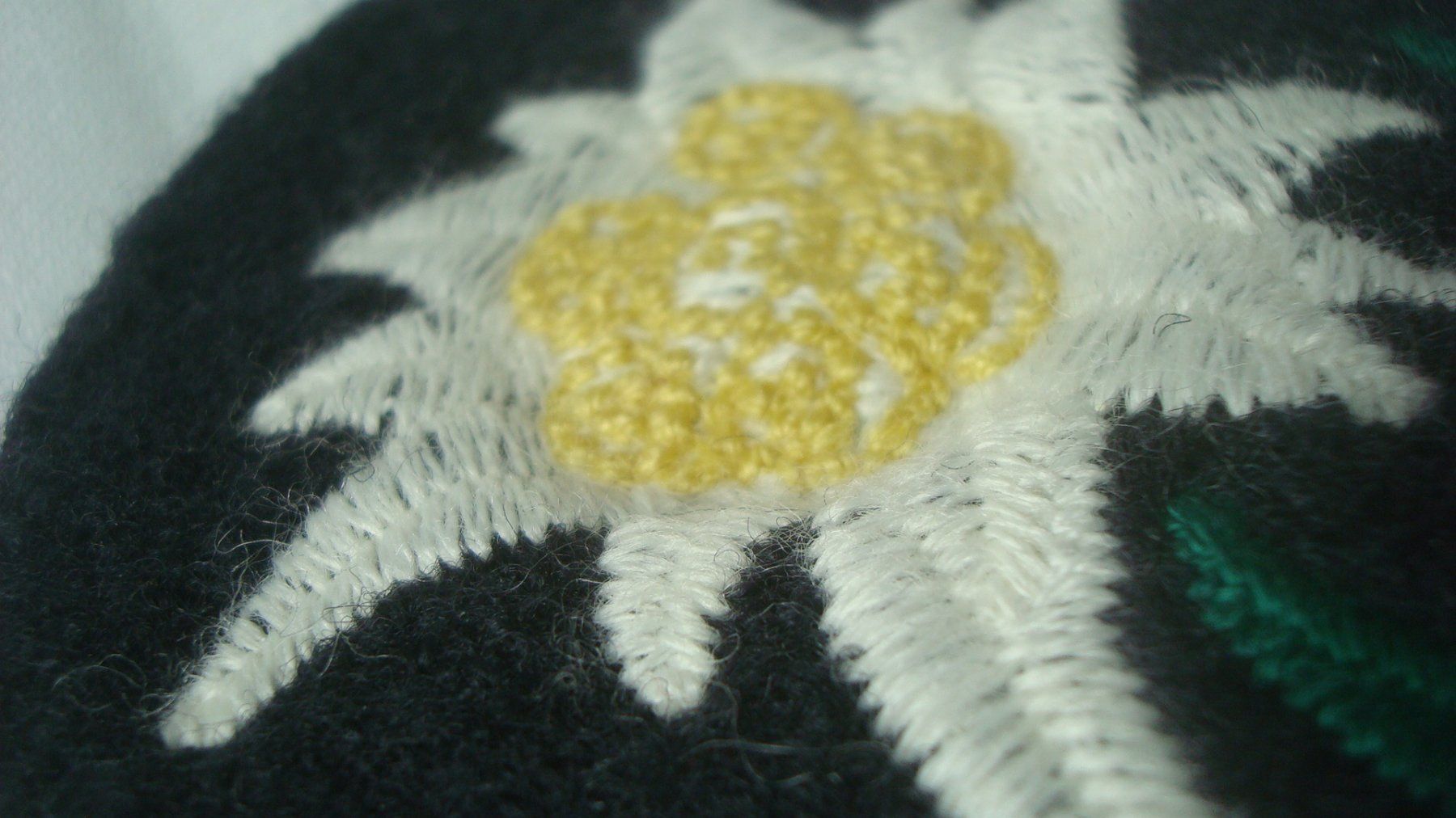 Toppe: Textil-Aufnäher Batch Blume  8 cm – Usato da Münchenstein venduto da Pesci6 1