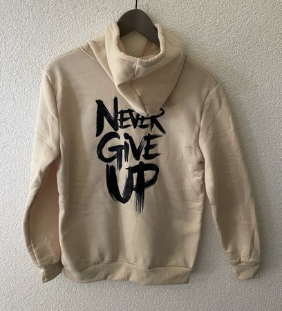 Kapuzenpullover beige mit Never Give Up Druck neuwertig
