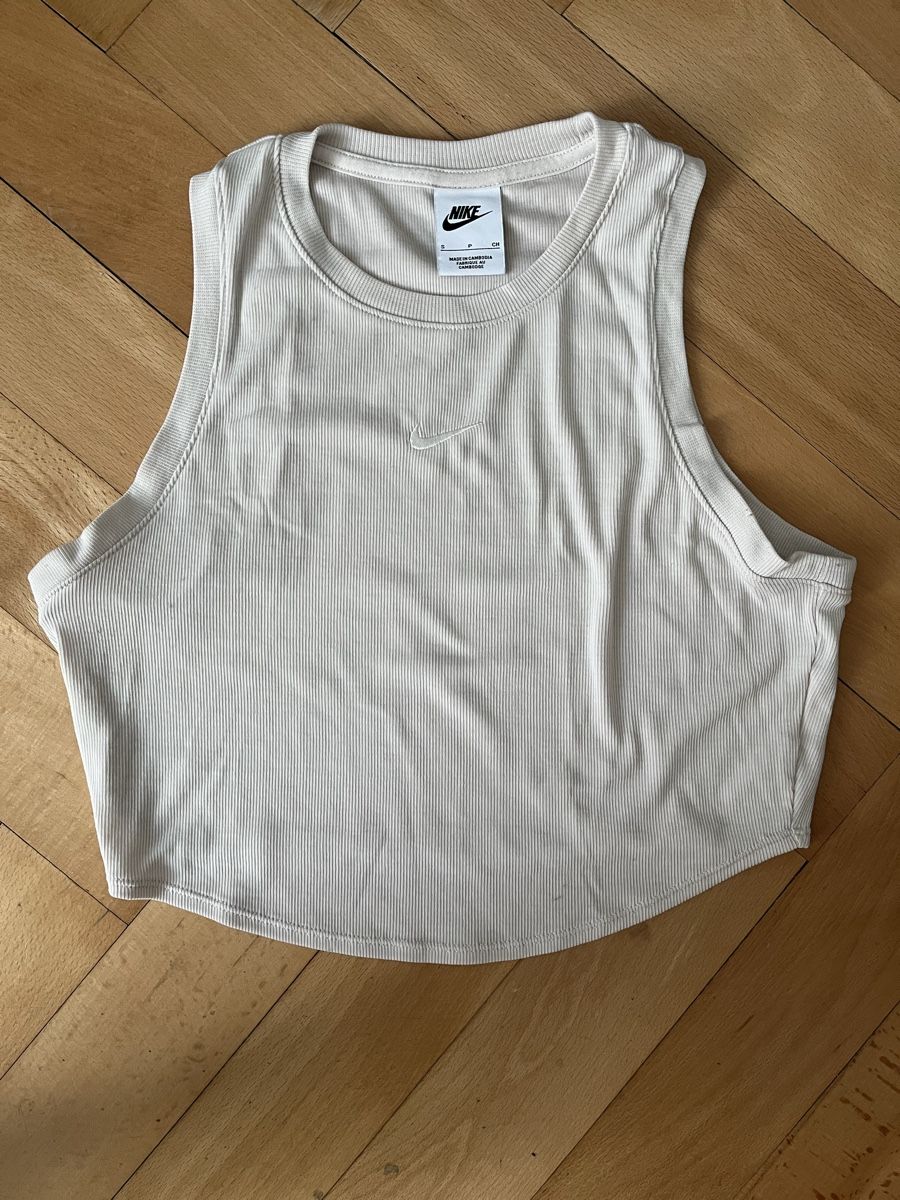 Nike Tops: Nike Top Damen Grösse S hellbeige  – Gebraucht aus Zürich von Sel_777