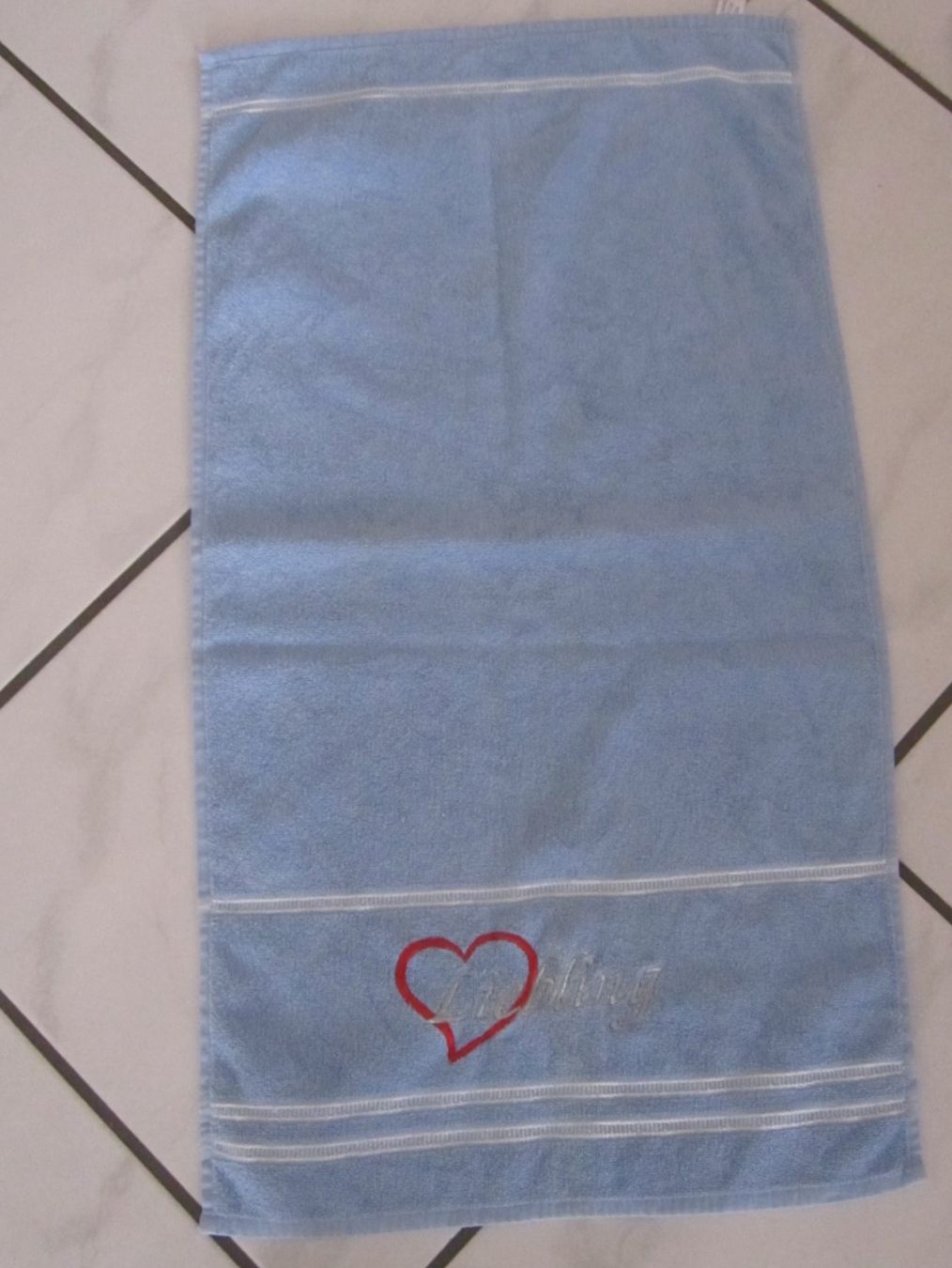 Teli da bagno: Frottee Hand Duschtuch mit Stickerei "Liebling" – Nuovo (secondo la descrizione) da Mauren TG venduto da jokau