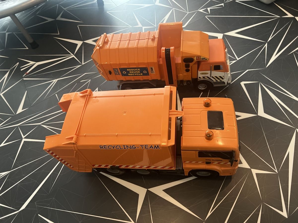 Giocattoli: 2 Müllwagen Spielzeug orange – Usato da Boningen venduto da LAZ 2