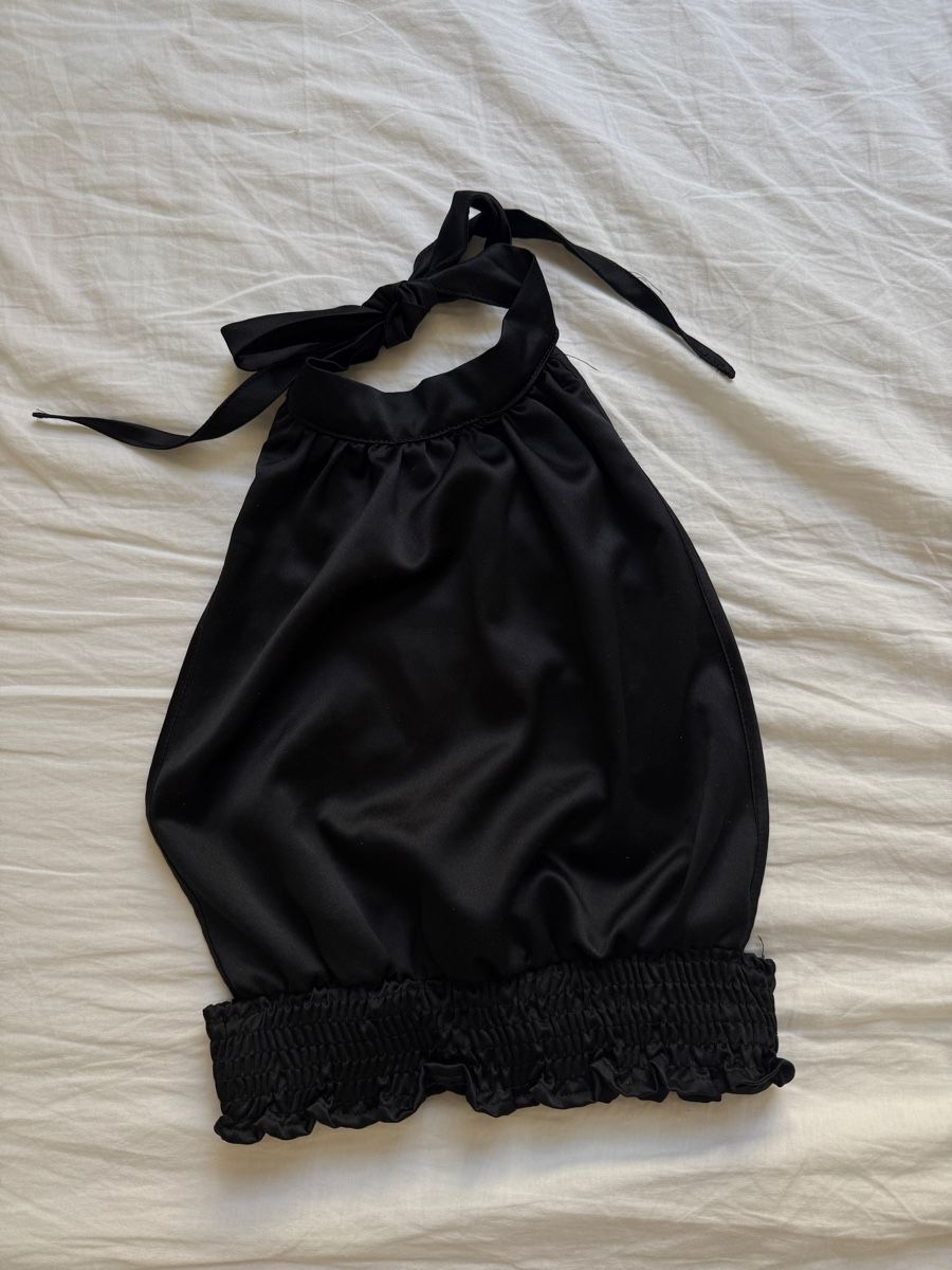 Brandy Melville Top: Brandy Melville neckholder Top – Usato da Winterthur venduto da adi_sqz