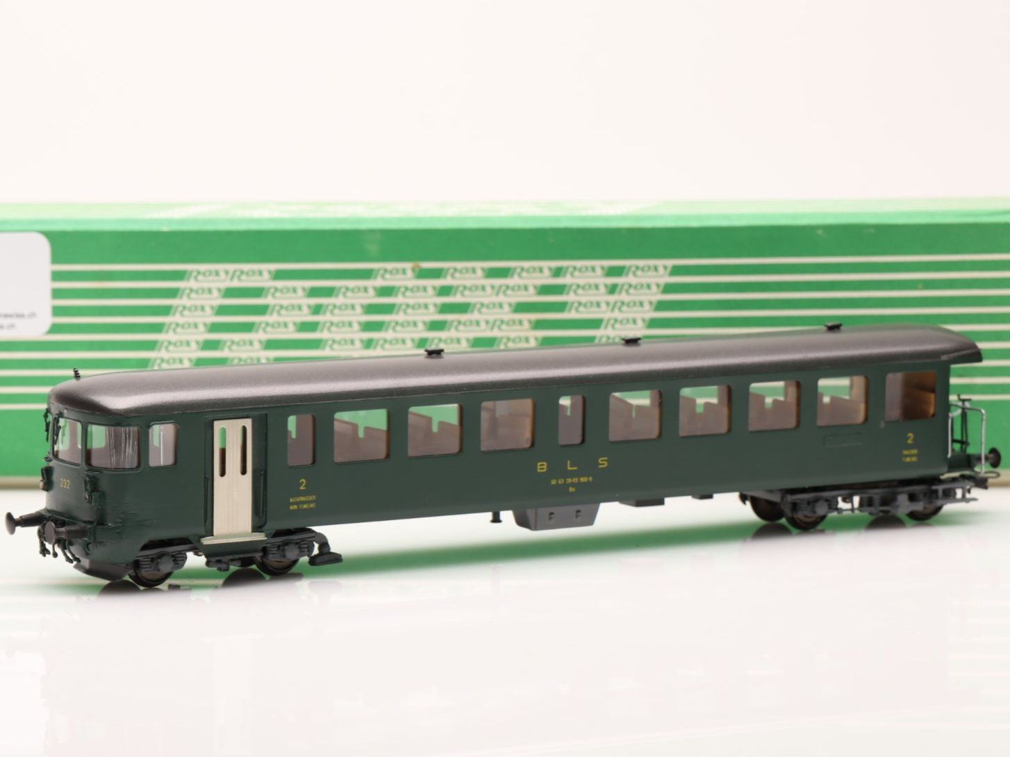 Roxy Modellini di ferrovie: Roxy 011 BLS Autozug Steuerwagen DC, H0 – Usato da Ried (Muotathal) venduto da Modellbahn.swiss