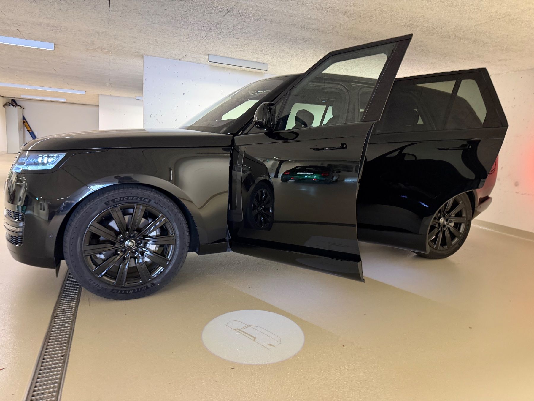 Land Rover Autos: Land Rover Range Rover D300 – Gebraucht aus Baar von Famaventures 1