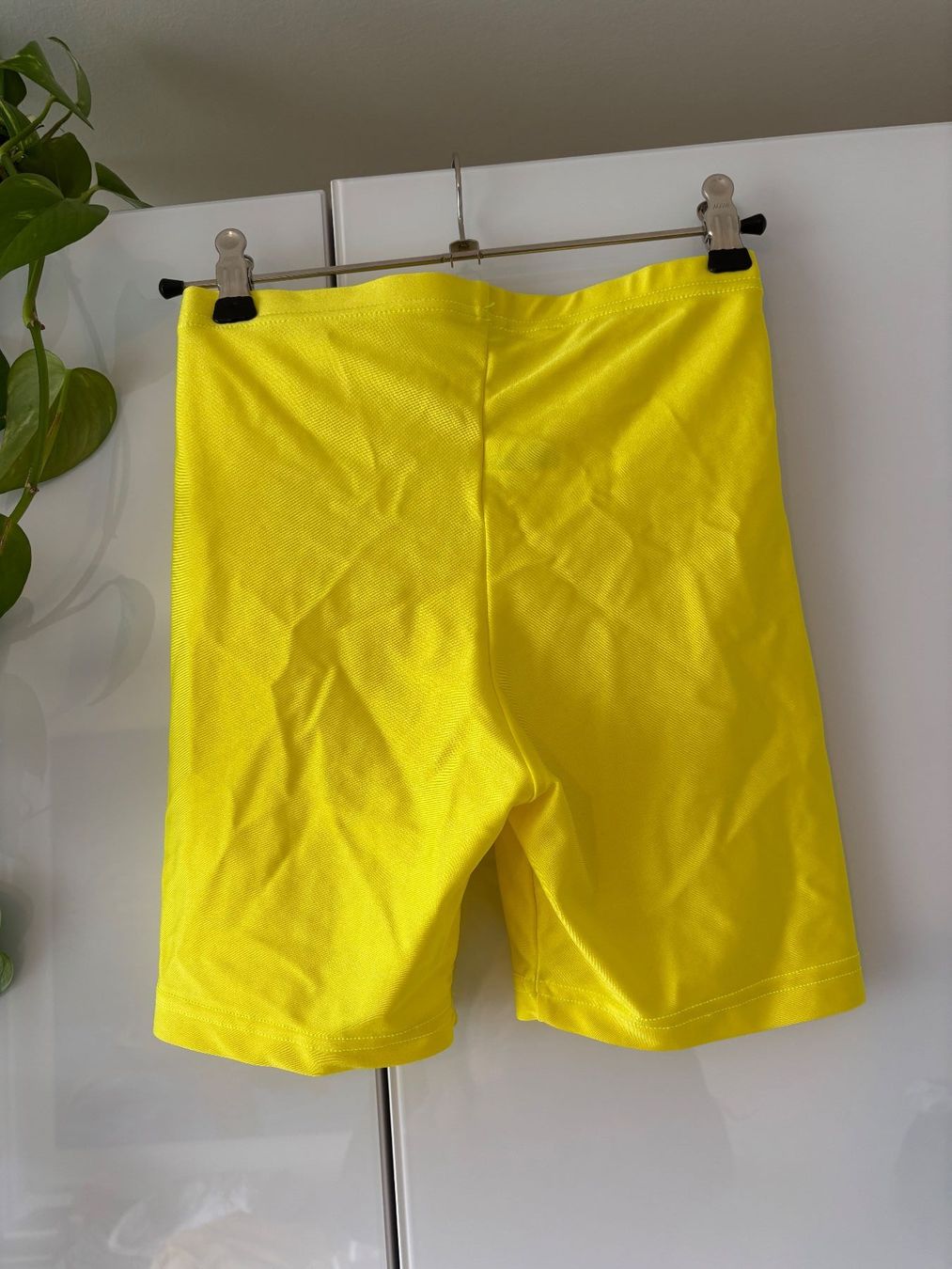 Pantaloni: AMERICAN APPAREL gelbe Bikershorts Gr S – Usato da Zürich venduto da missmodernage 3