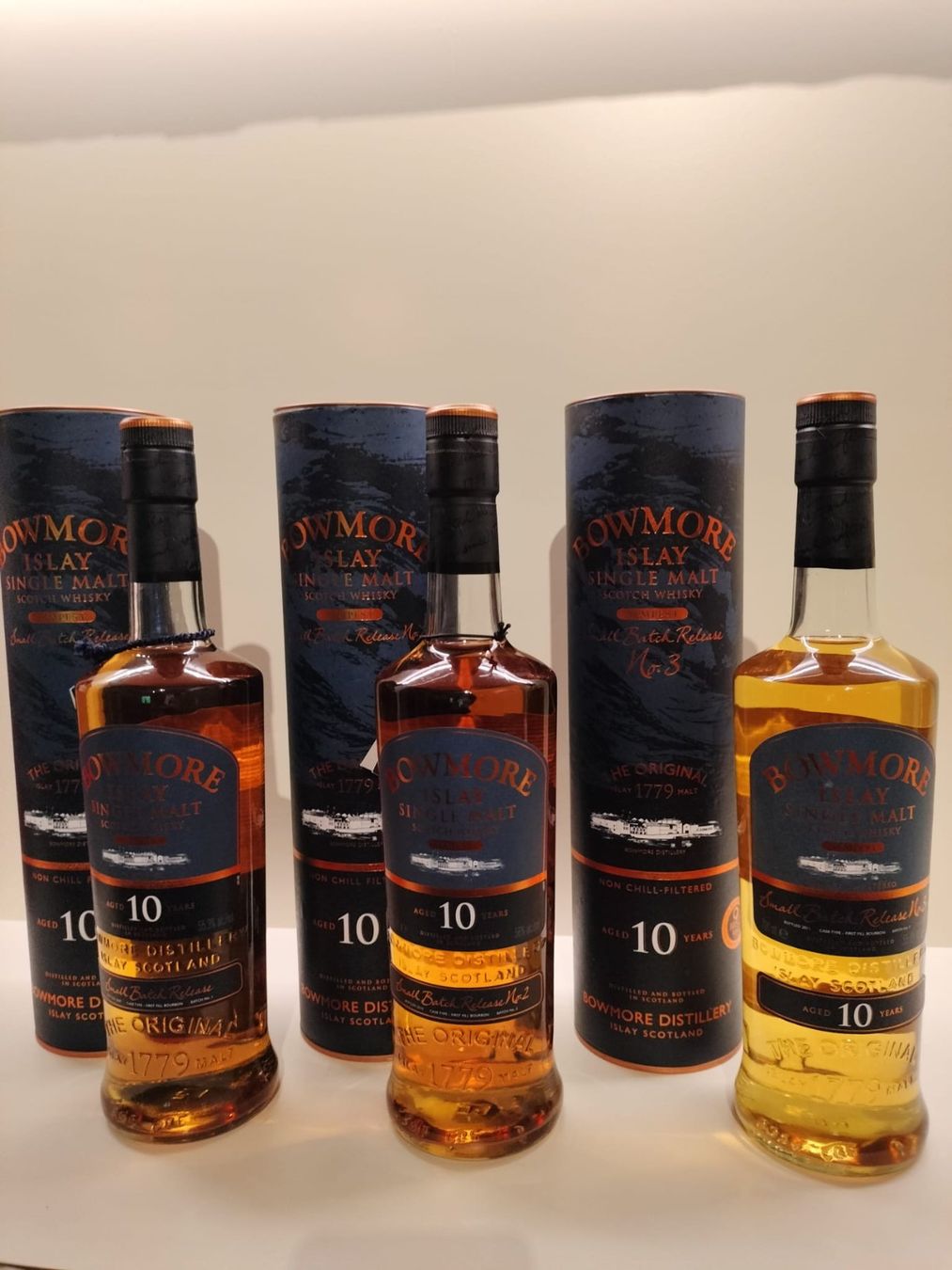 Bowmore Bevande alcoliche: Bowmore Tempest Batch No. 1 bis 3 (3 Flaschen) – Nuovo e nell'imballaggio originale da Winterthur venduto da MacSmith