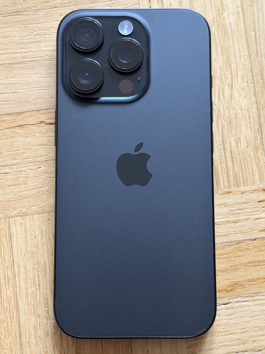 Apple Portables: Apple iPhone 16 Pro schwarz, 256 GB – D'occasion à Münchenstein par S.2025 2