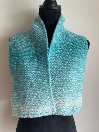 Handgestrickter, kuscheliger Winterschal, Blau/Weiss, 18x100