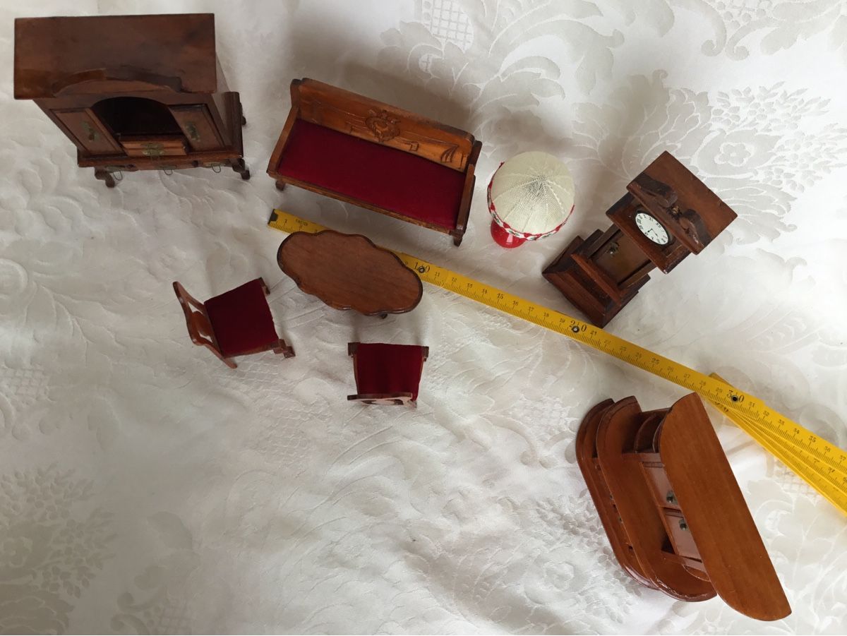 Case e mobili per bambole: 8 ältere Puppenstuben Möbel – Usato da St. Gallen venduto da chamilla 1
