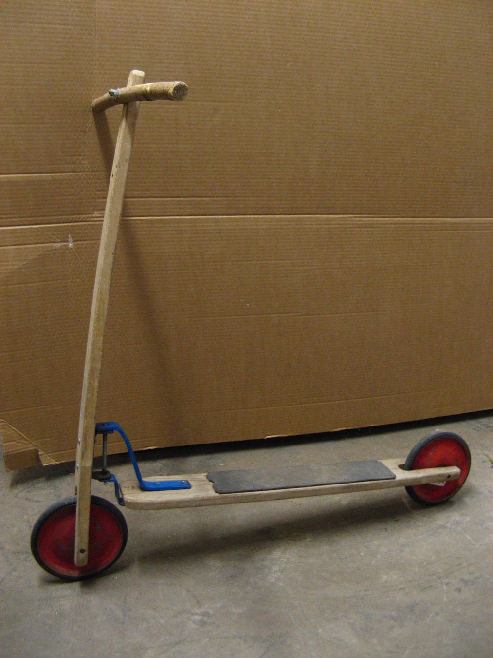 Fahrzeuge für Kinder: Antikes Trottinett – Gebraucht aus Chur von JennyAlexander
