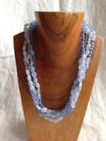 Collier mit  Halbedelsteinen (Kalzedon?)
