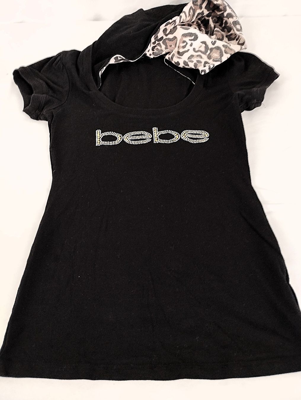 T-Shirts: BEBE T-shirt mit Kapuze Gr. S – Gebraucht aus Schübelbach von Restwert_Schubelbach 2