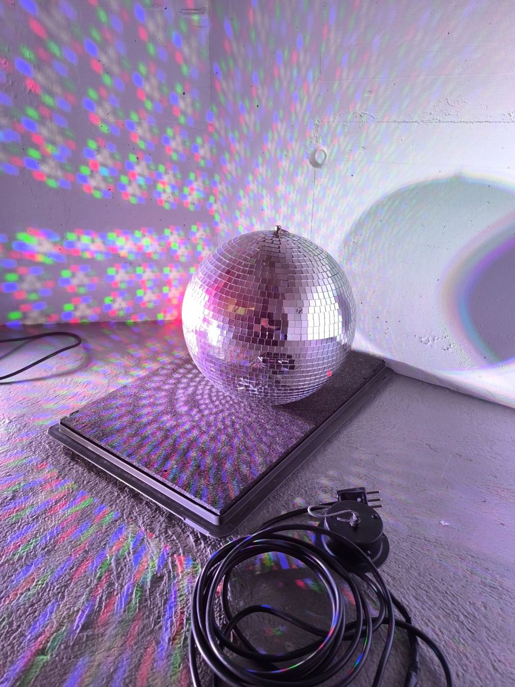 Disco Kugel 30cm mit Motor, ideal für die nächste Party! (Gebraucht) in ...