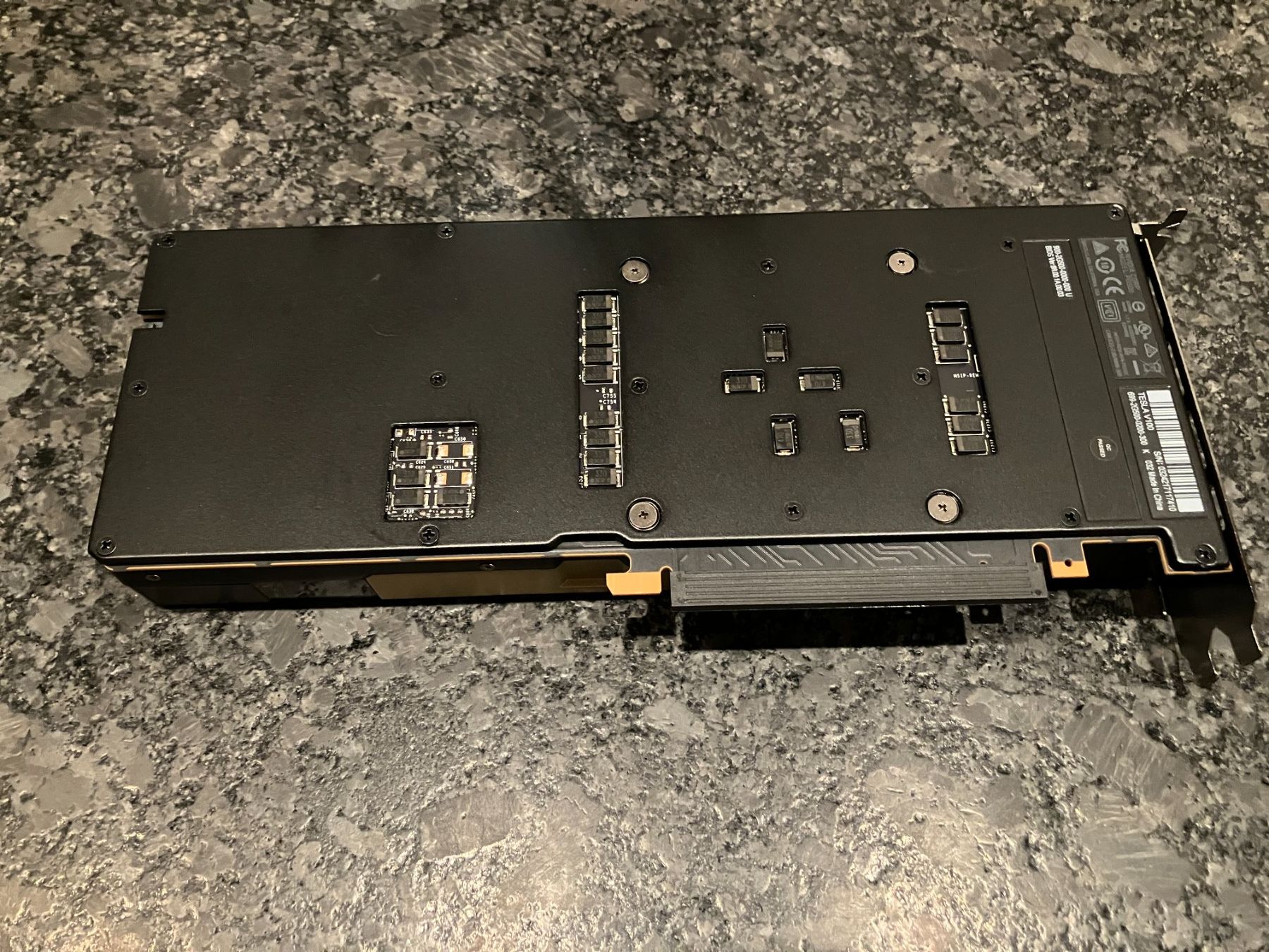 Nvidia Cartes graphiques: Nvidia Tesla V100 32 GB VRAM – D'occasion à Kleinwangen par Suelei83 2
