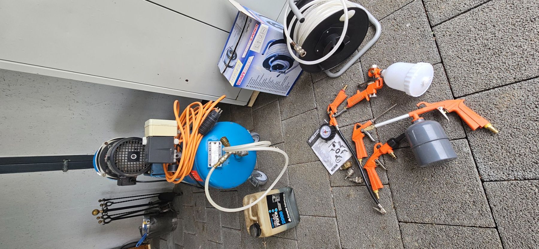 Compressori: Compresseur CompAir V02 avec beaucoup d'accessoires – Usato da Lausanne venduto da sleepy47 5