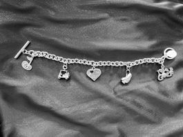 Armband mit Charms