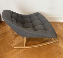 Bequemer Schaukelstuhl/Sessel mit grauem Polster, Holz