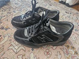 Hogan baskets noir. Taille 36 mais taille comme un 37