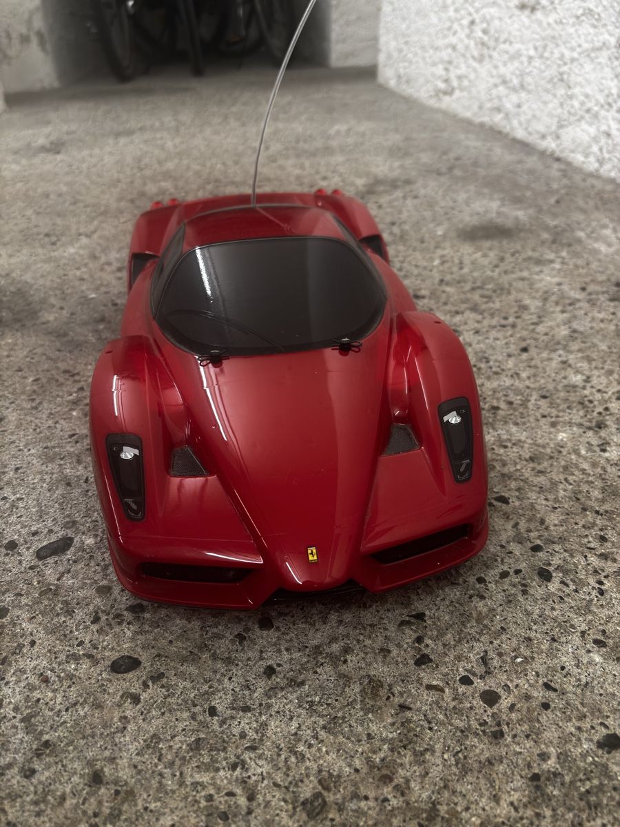Ferrari Modellini d'auto: RC Ferrari Enzo Modellauto ca. 1:10  – Usato da Zürich venduto da Dodola