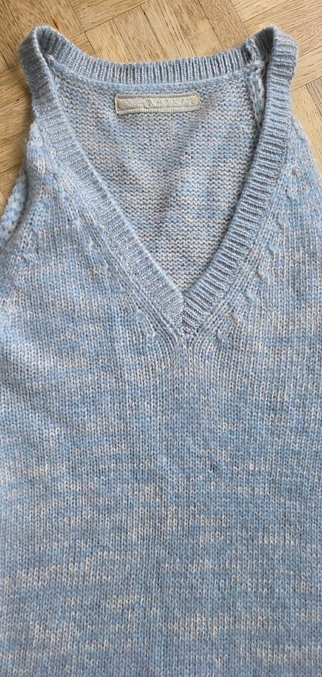 Top: Top/Débardeur 100% cachemire bleu clair – Usato da Yverdon-les-Bains venduto da van_dq65 1