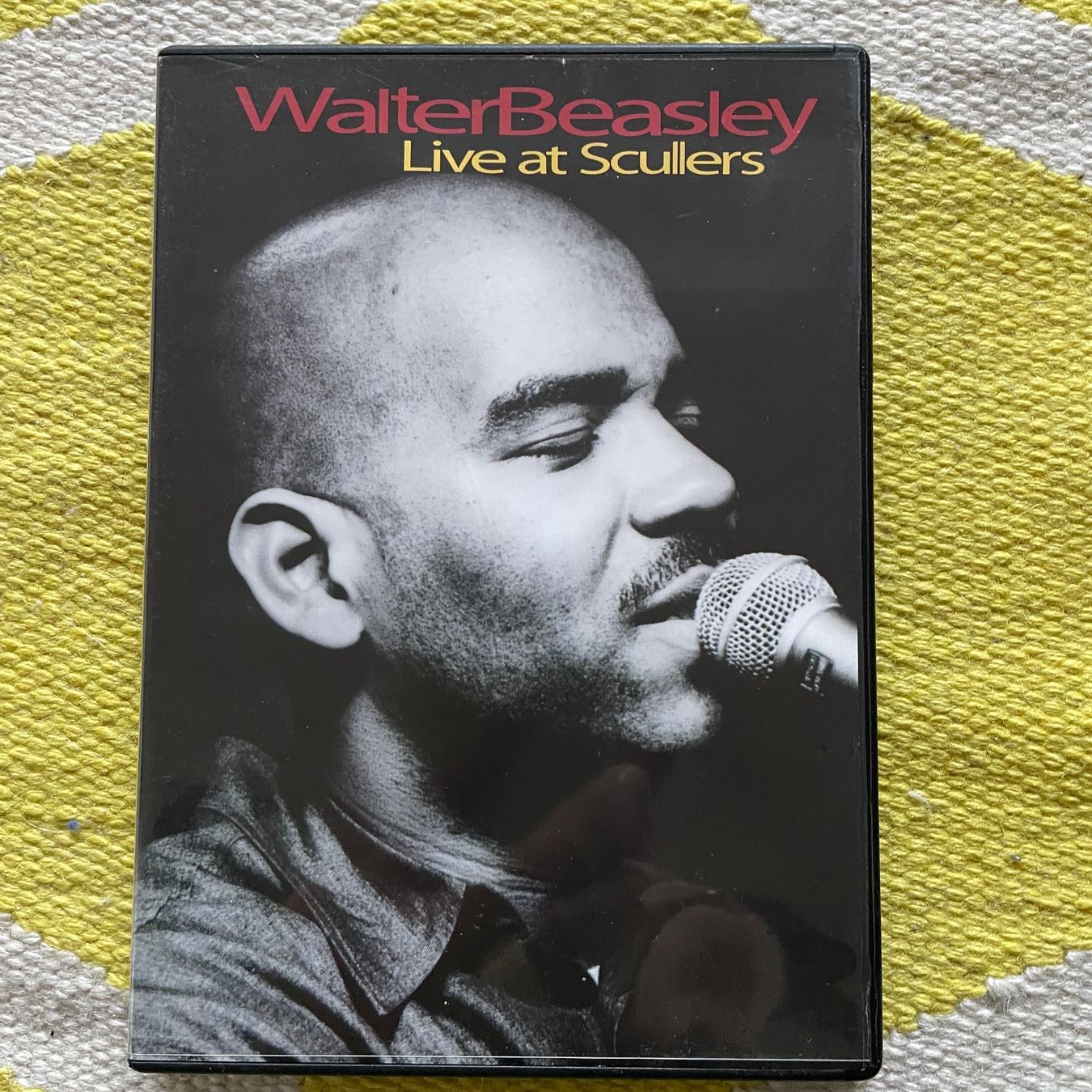 Tutti i DVDs: WALTER BEASLEY-DVD LIVE AT SCULLERS – Usato da Rorschacherberg venduto da CD-Roli