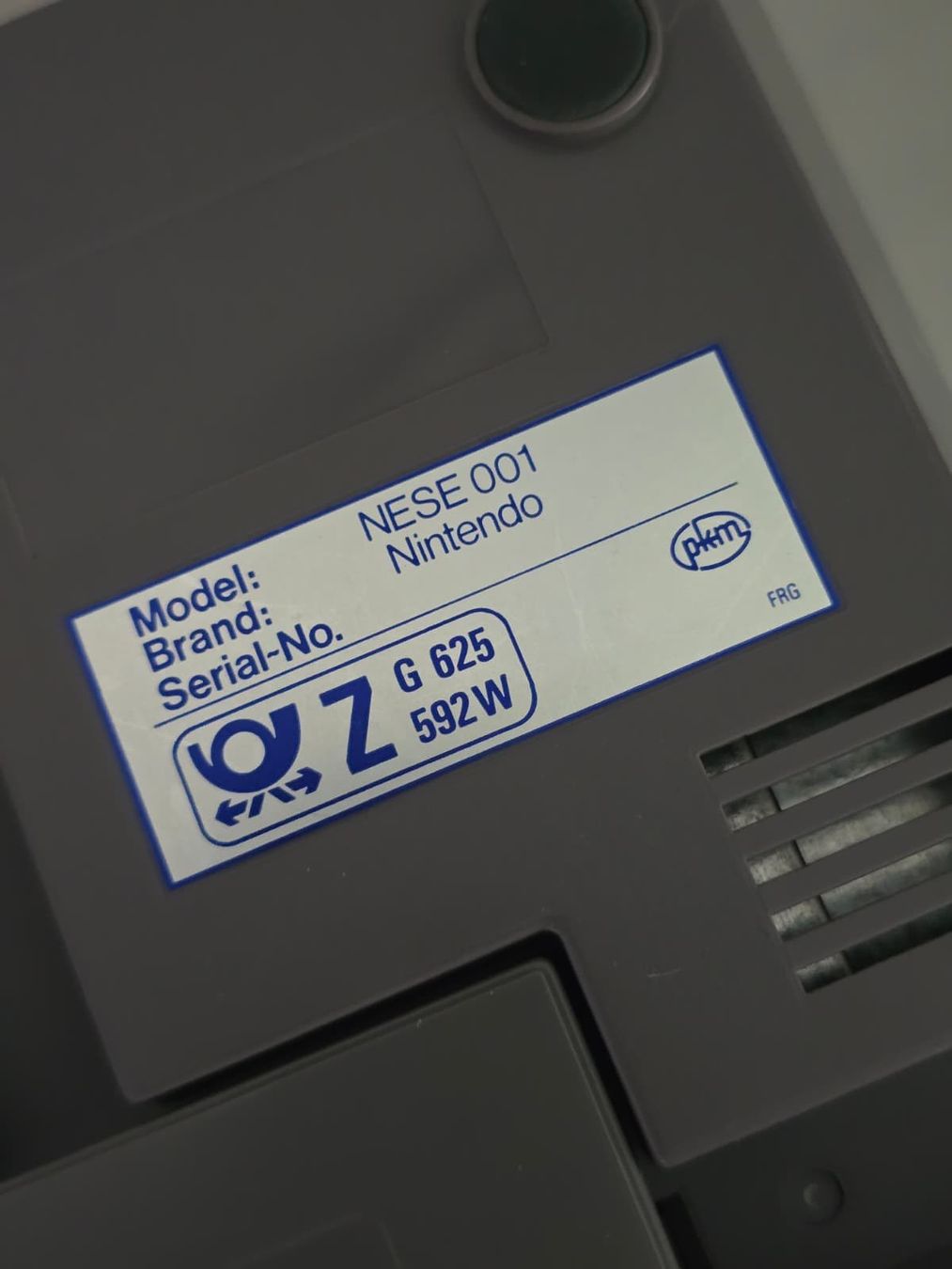 Nintendo Consoles: Nintendo Entertainment System (NES) Konsole mit 2 Controller – D'occasion à Emmen par BieteNurSo 3