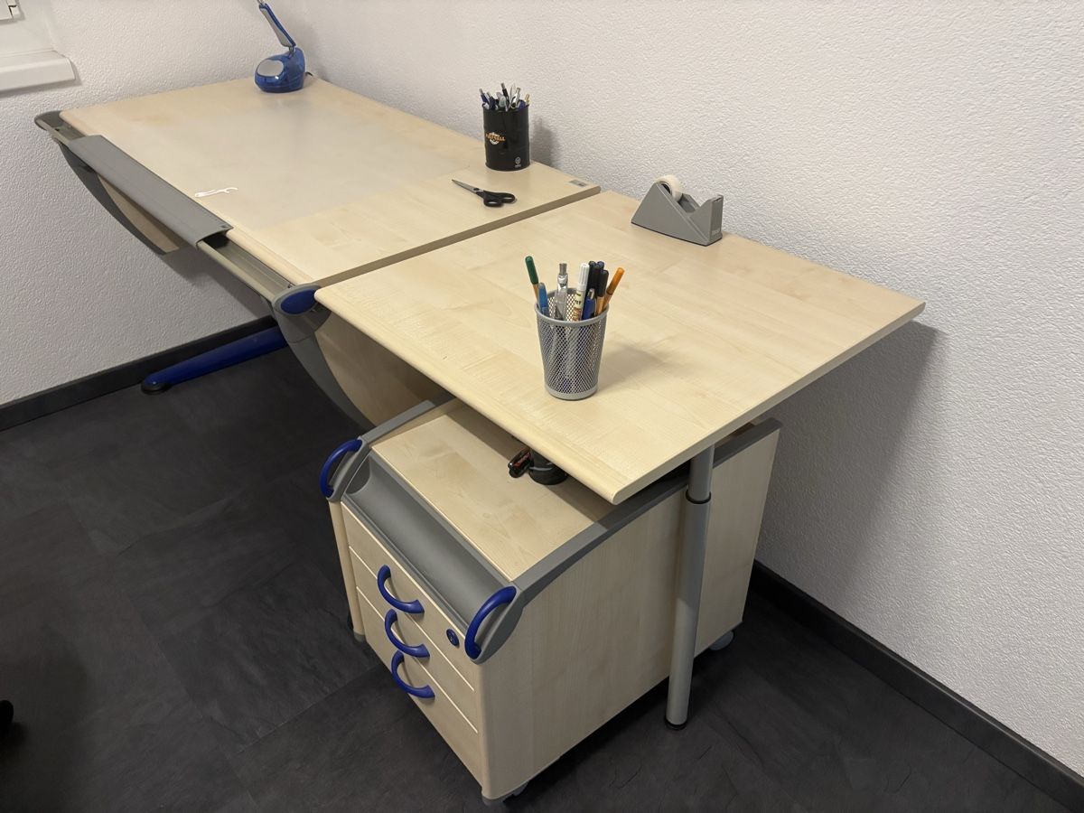 Scrivanie: Moll Runner mit Seitenanschluss und Rollcontainer  – Usato da Dorf venduto da Rotht
