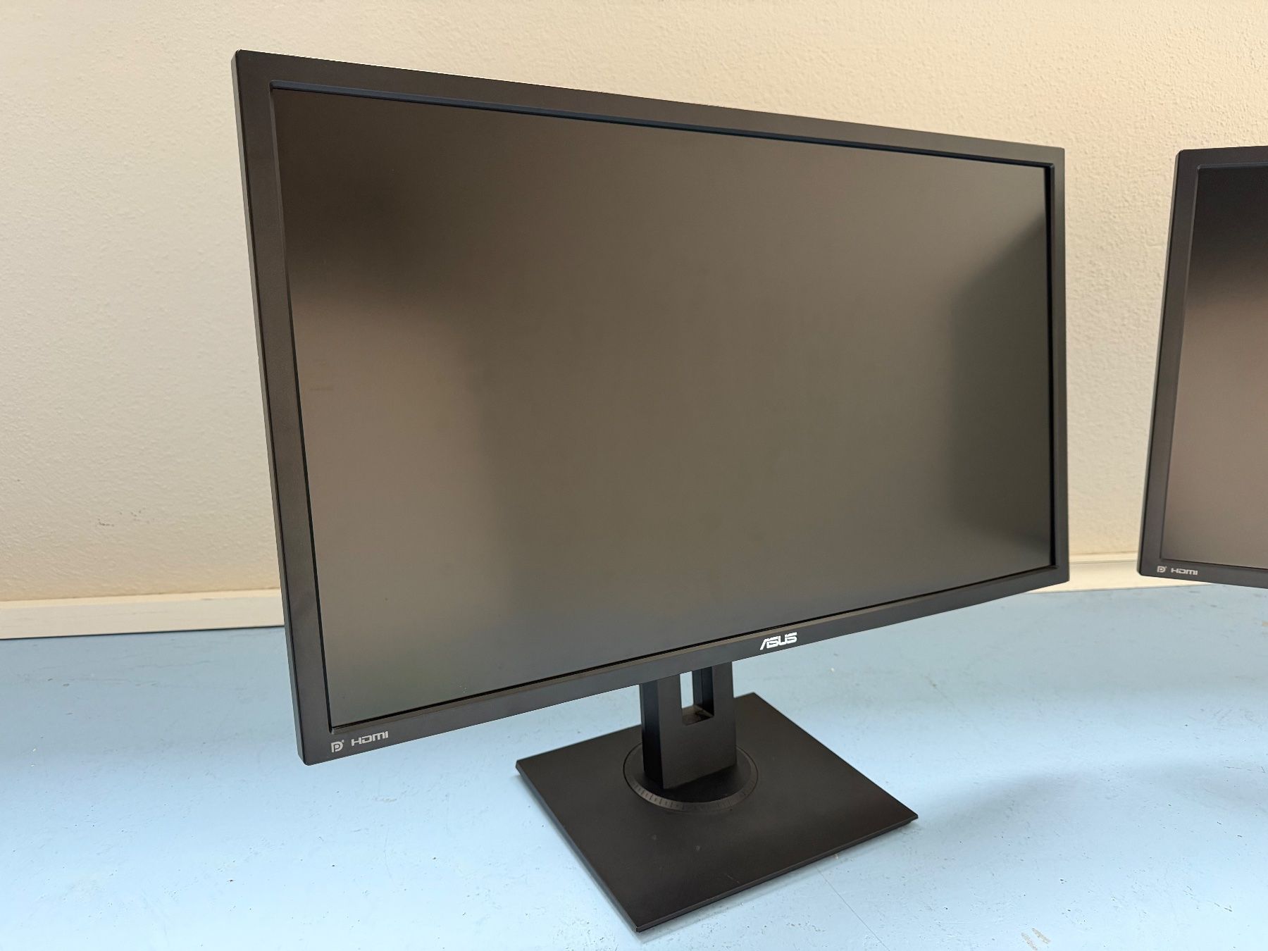 Asus Monitor: 2 ASUS Monitoren – Usato da Zürich venduto da mar_hs6l 1