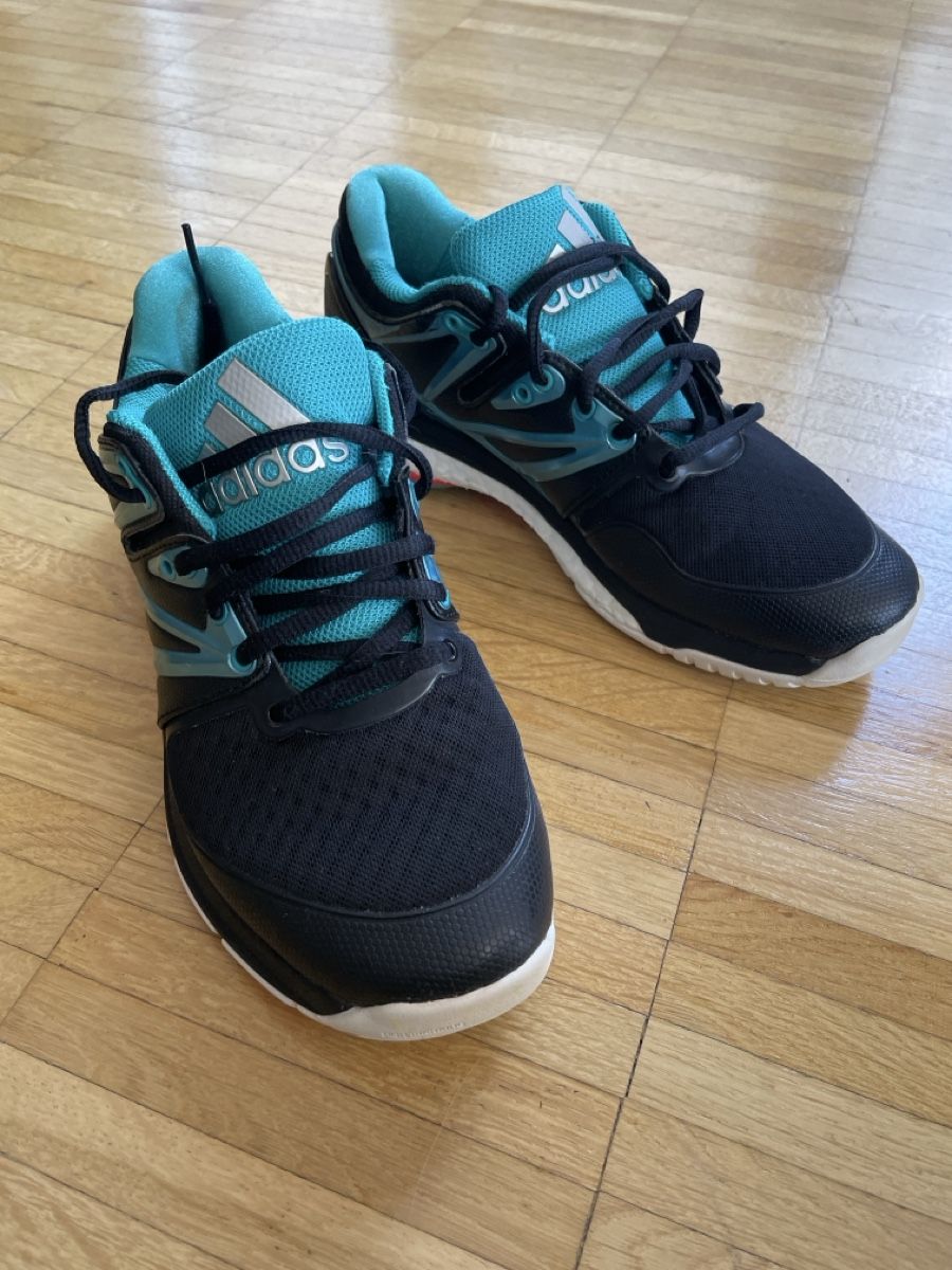 Adidas Chaussures femmes: Turnschuhe Adidas Gr 38 – D'occasion à Ebmatingen par Reva-Sue