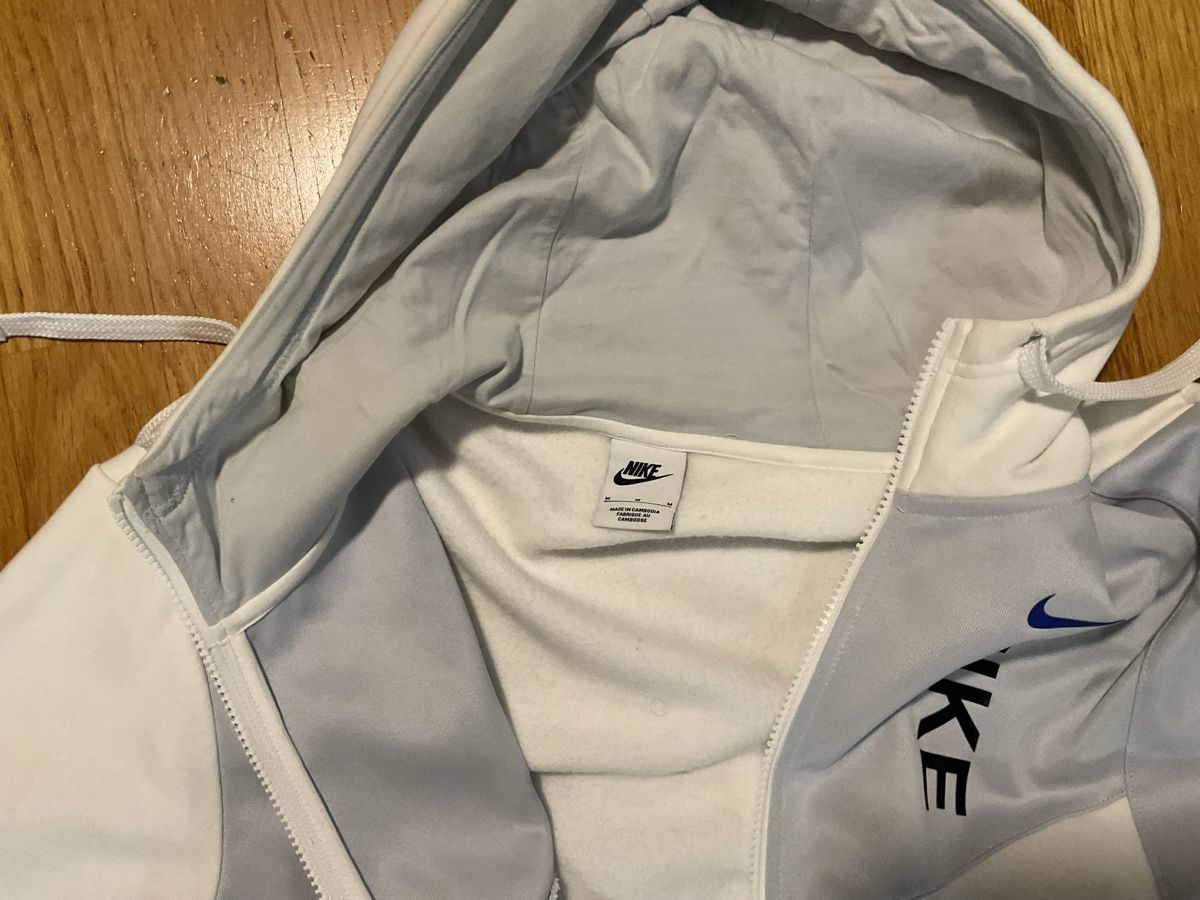 Nike Giacche: Nike Gr. M Zipperhoodie – Usato da Zürich venduto da Pagalo 2