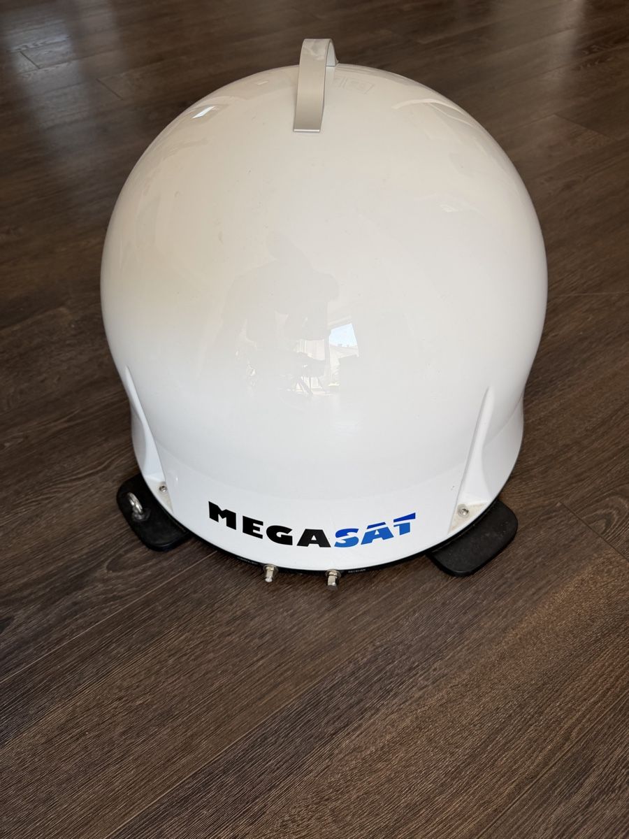 Satellitenschüssel: MEGASAT – Gebraucht aus Basel von Misterlobolobo