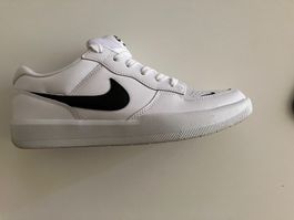 Nike SB - Baskets basses- Blanches/Noires
