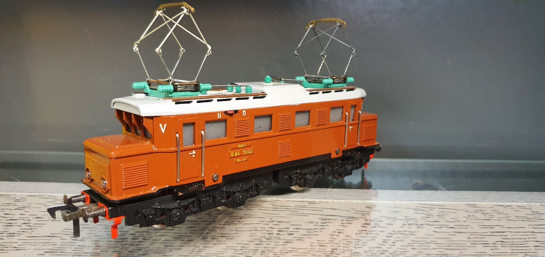 Fleischmann Trains électriques: FLEISCHMANN:DC: DB E-LOK BR E 44 BRAUN GUSSMODELL 1335 OVP – D'occasion à Biglen par taunus82 3