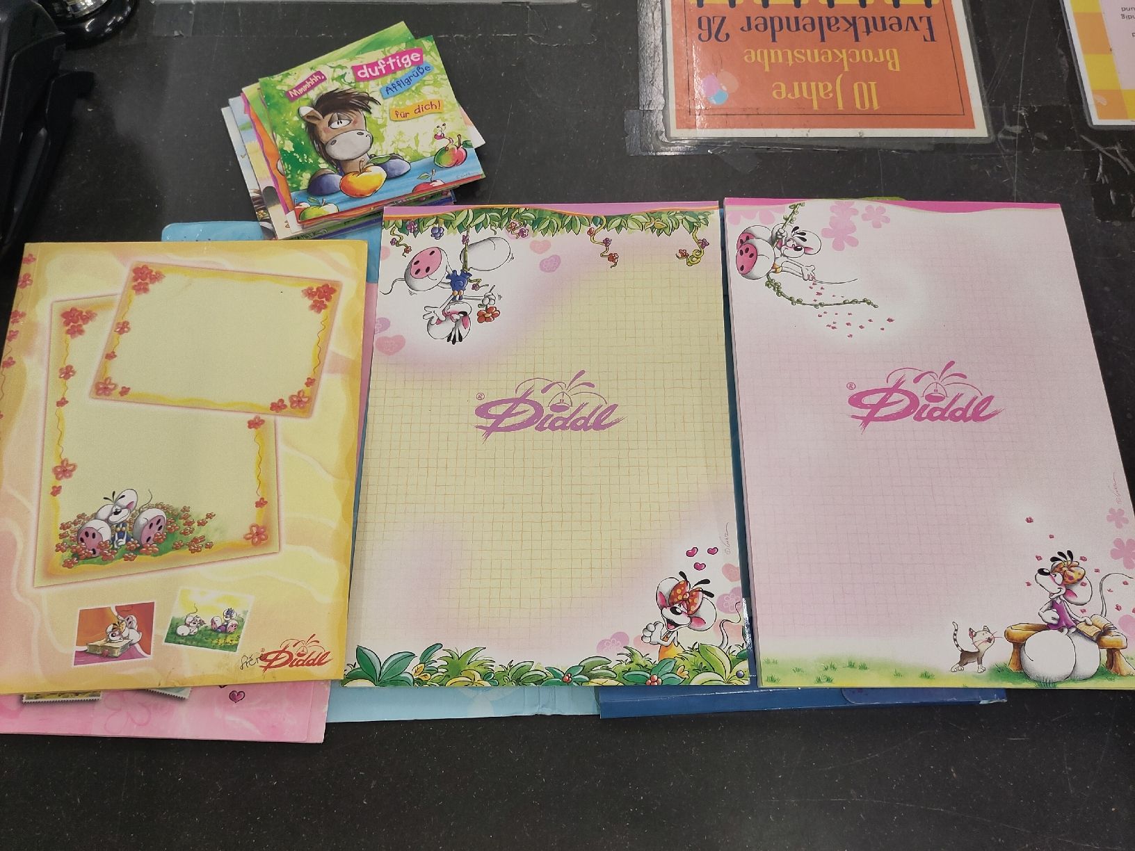 Schreibblöcke: Diddl kleine Sammlung Postkarten+Briefmarken – Gebraucht aus Pratteln von Cartonsducoeur_bl