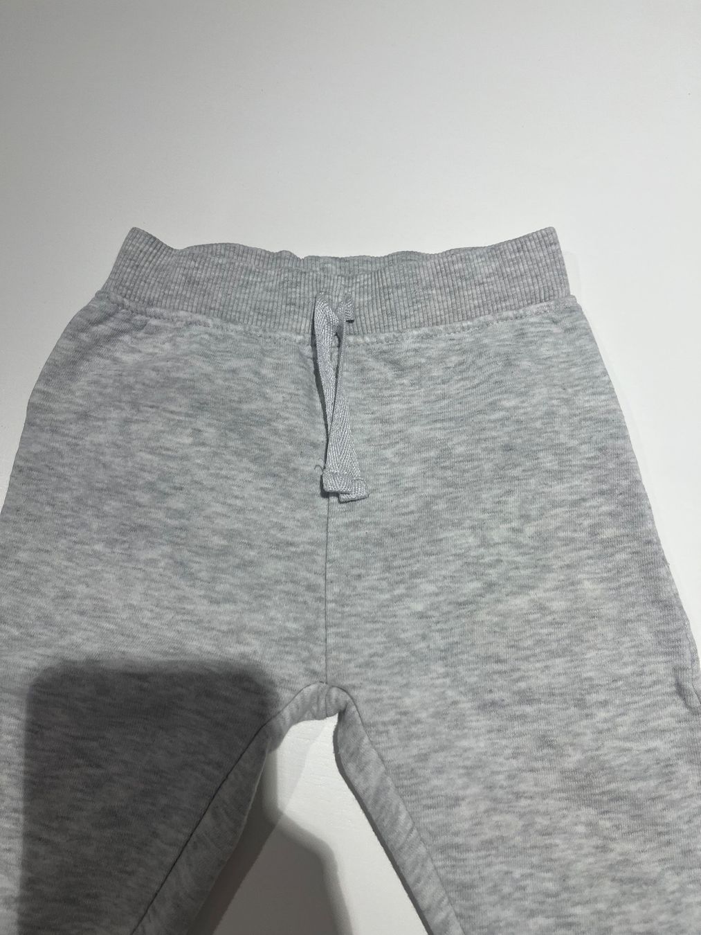Primark Pantalons: Primark, Pumphose, Hose, Jogginghose, hellgrau, Gr. 74 – D'occasion à Mollis par Miss_Dresses 2