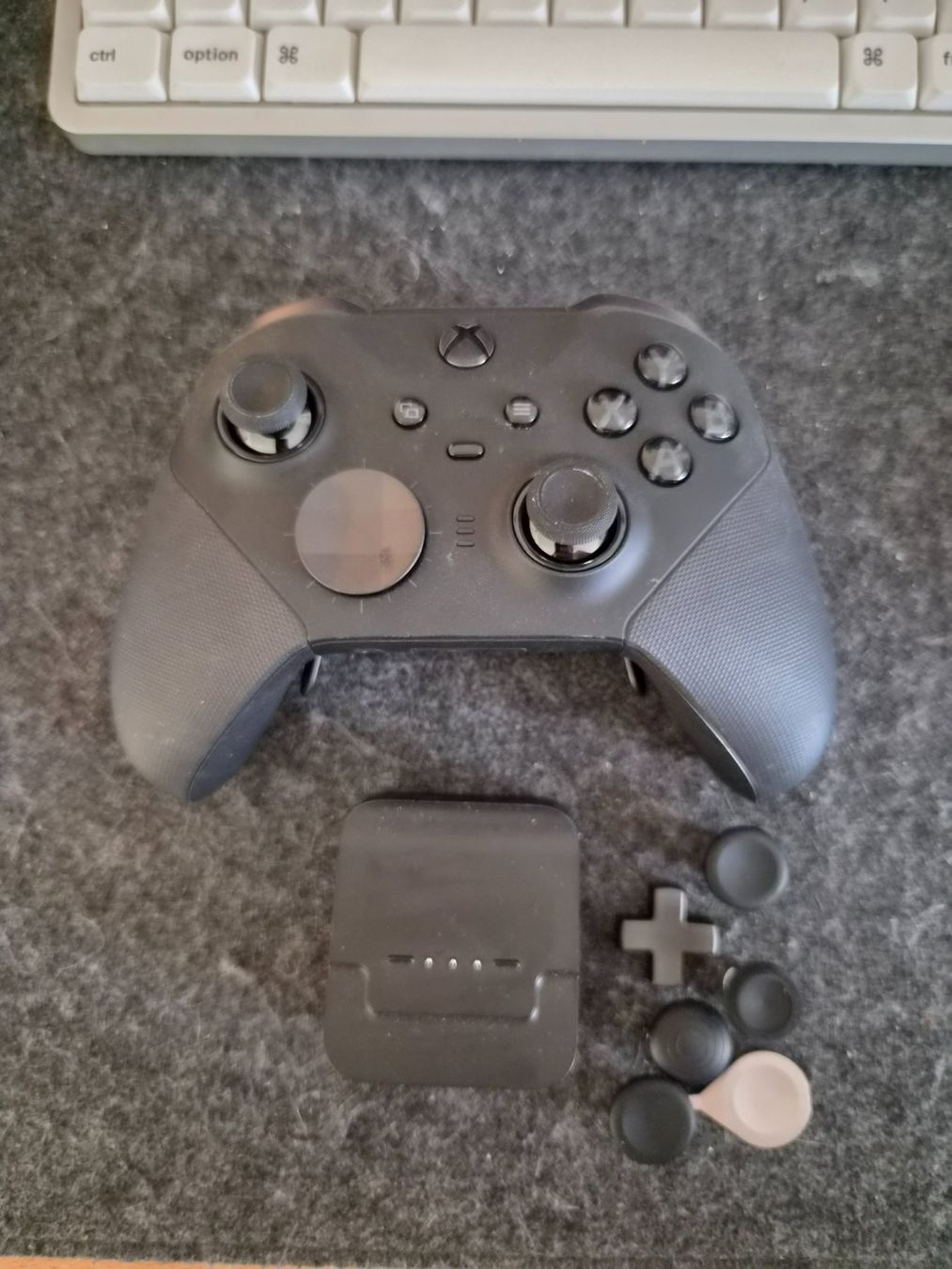 Microsoft Controller: Microsoft Xbox Elite Wireless Controller Series 2 – Usato da Muttenz venduto da denoized