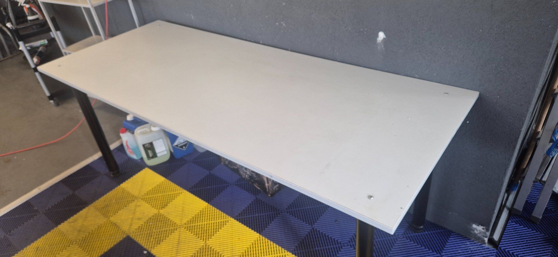 Tables: Tisch GRSTIS – D'occasion à Rorschach par dmi_kc9b